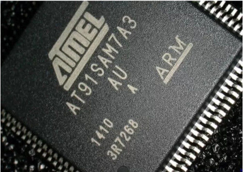Canali del chip ATMEL QFP ADC del circuito integrato di AT91SAM7A3-AU